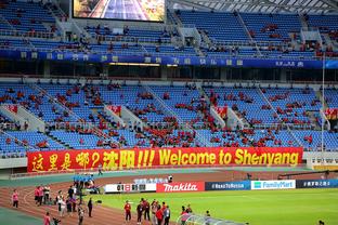 Trả lại tiền: Sân bóng 10.000 người ngồi 4.000 người, phần lớn là quẹt thẻ, đây là hiện trạng bóng đá Trung Quốc